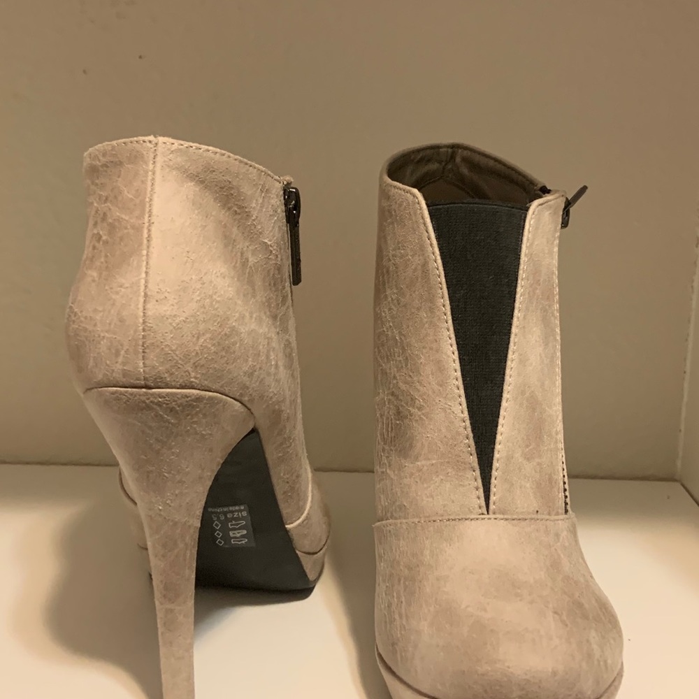 Pumps - Picture 2 of 5